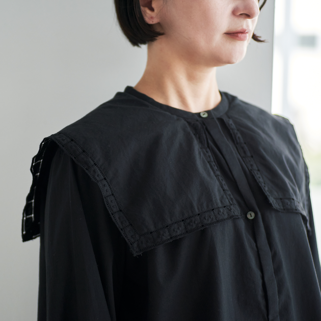 「CLASKA(クラスカ)」発のアパレルブランド「HAU(ハウ)」のbouse collier